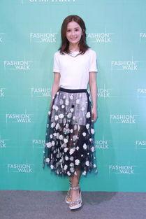 明星裙子光点,明星裙摆上的璀璨光点风采