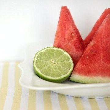 女士夏日吃瓜头像,瓜果飘香——女士吃瓜头像下的夏日风情