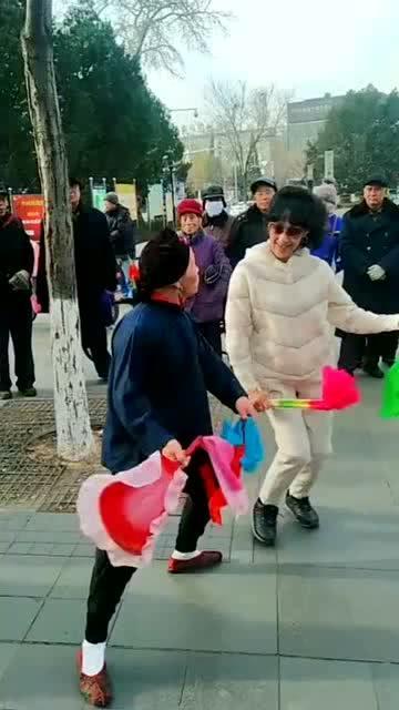 网红大妈跳舞蹈视频播放,广场舞新潮流！