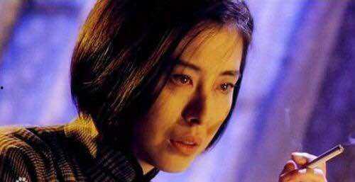 明星抽烟霸气图片,明星抽烟瞬间，尽显不羁风采