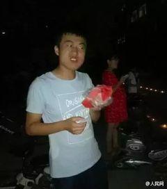 山东吃瓜群众路人,山东路人生动描绘吃瓜群众生活画卷