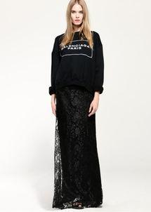 明星半身黑色长裙搭配,明星演绎经典黑色长裙风采